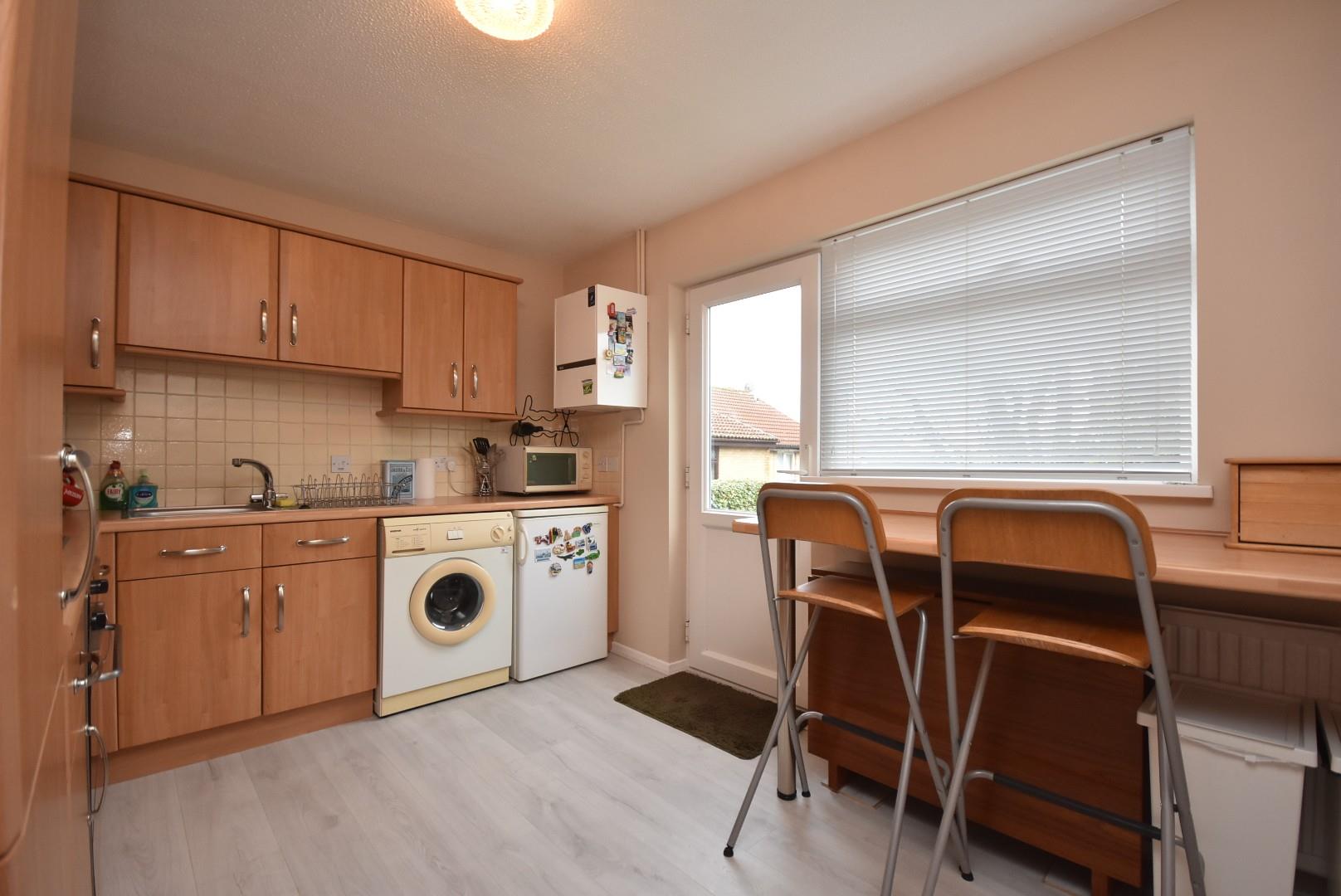 5 Hollyrood Close, Barry, CF62 8AY